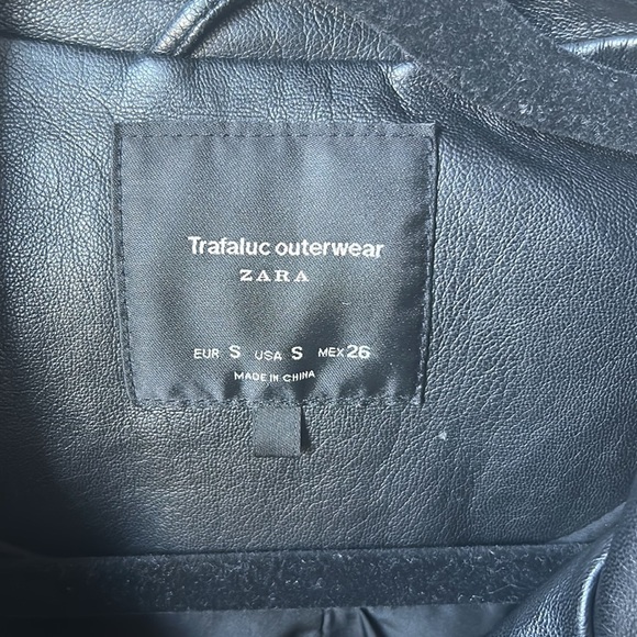 ZARA "GIRLS RULE " BLACK FAUX LEATHER OVERSIZED BIKER JACKET size small - Picture 3 of 6